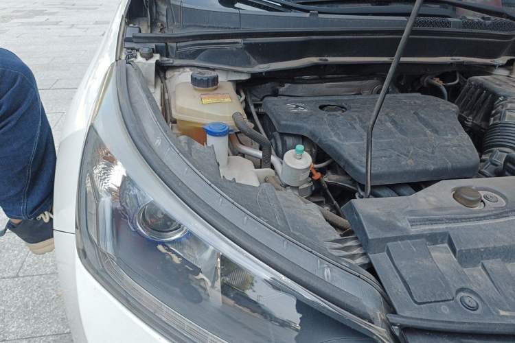 Used Dongfeng Aeolus AX7 2016 2.0L Automatic Zhiyi Trim Engine Bay Right