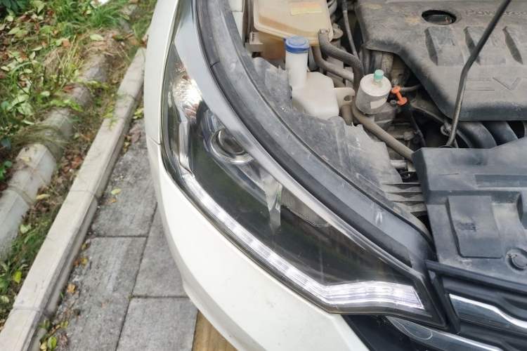 Used Dongfeng Aeolus AX7 2016 2.0L Automatic Zhiyi Trim Engine Bay Right