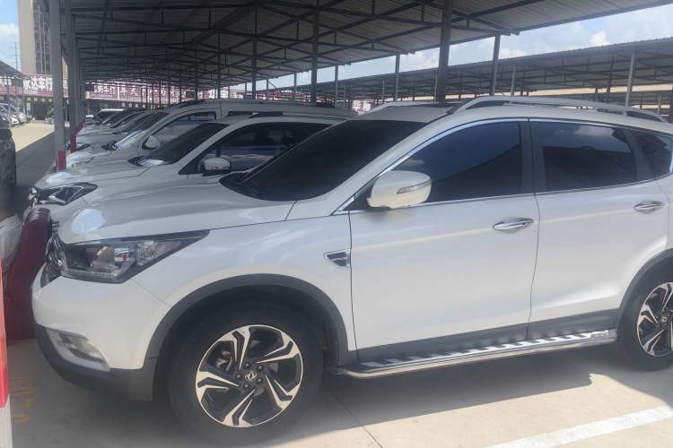 Used Dongfeng Aeolus AX7 2016 2.0L Automatic Zhiyi Trim Exterior 2