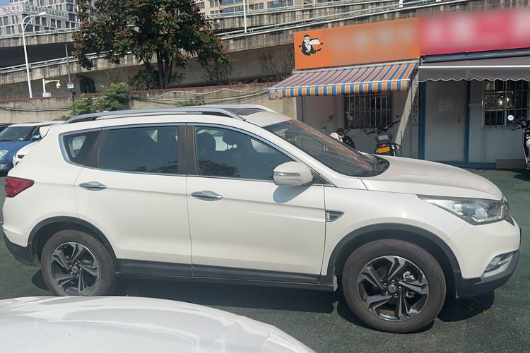 Used Dongfeng Aeolus AX7 2016 2.0L Automatic Zhiyi Trim Exterior 2