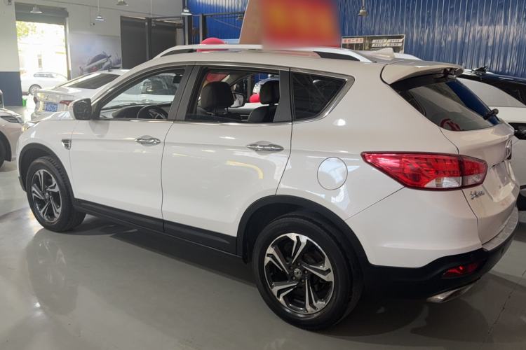 Used Dongfeng Aeolus AX7 2016 2.0L Manual Zhuyue Model Exterior 4