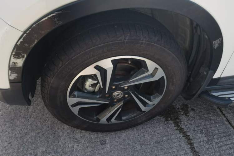 Used Dongfeng Aeolus AX7 2016 2.0L Manual Zhuyue Model Exterior 4