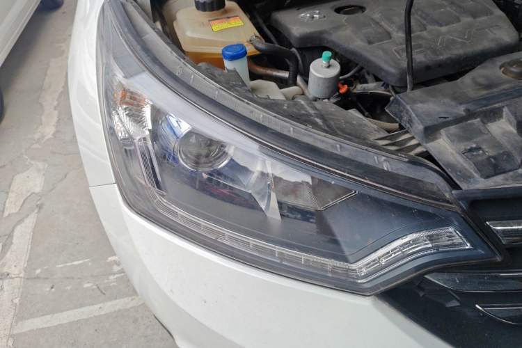 Used Dongfeng Aeolus AX7 2016 2.0L Automatic Zhiyi Trim Exterior 6