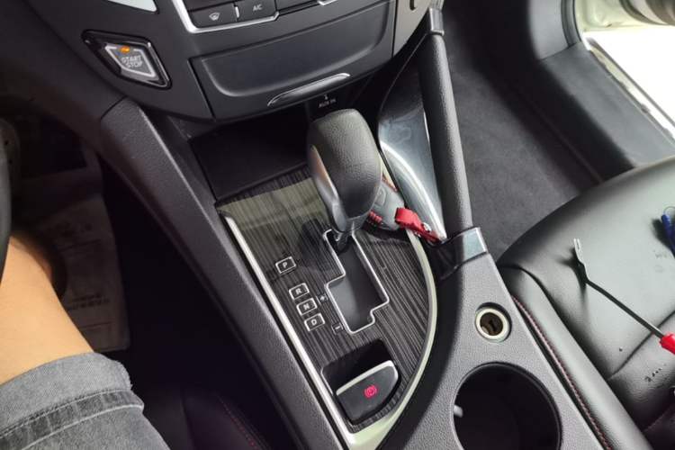 Used Dongfeng Aeolus AX7 2016 2.0L Automatic Zhiyi Trim Gear Lever