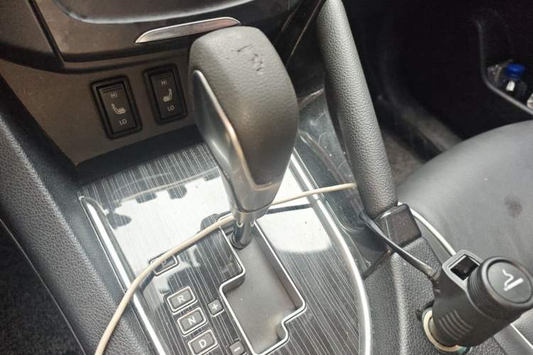 Used Dongfeng Aeolus AX7 2016 2.3L Automatic ZhiZun Version Gear Lever