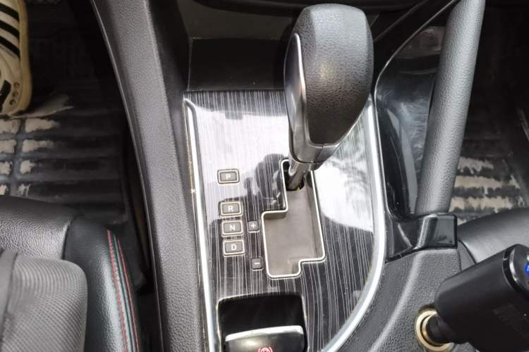 Used Dongfeng Aeolus AX7 2016 2.0L Automatic Zhiyi Trim Gear Lever