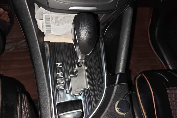 Used Dongfeng Aeolus AX7 2016 2.0L Automatic Zhiyi Trim Gear Lever
