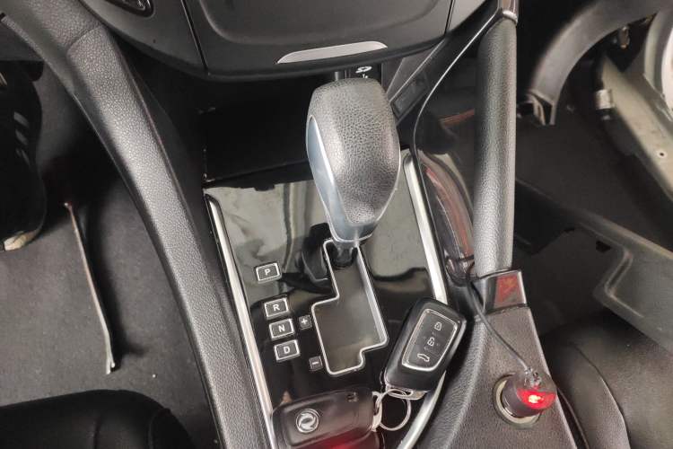Used Dongfeng Aeolus AX7 2016 2.0L Automatic Zhiyi Trim Gear Lever