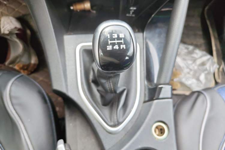 Used Dongfeng Aeolus AX7 2016 2.0L Manual Zhiyi Trim Gear Lever