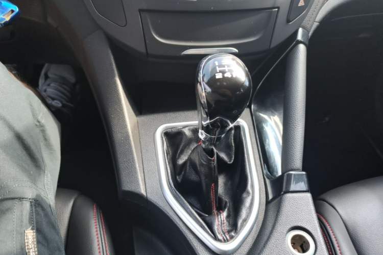 Used Dongfeng Aeolus AX7 2016 2.0L Manual Zhuyue Model Gear Lever