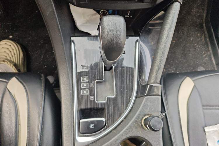 Used Dongfeng Aeolus AX7 2016 2.0L Automatic Zhiyi Trim Gear Lever