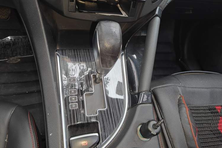 Used Dongfeng Aeolus AX7 2016 2.0L Automatic Zhiyi Trim Gear Lever