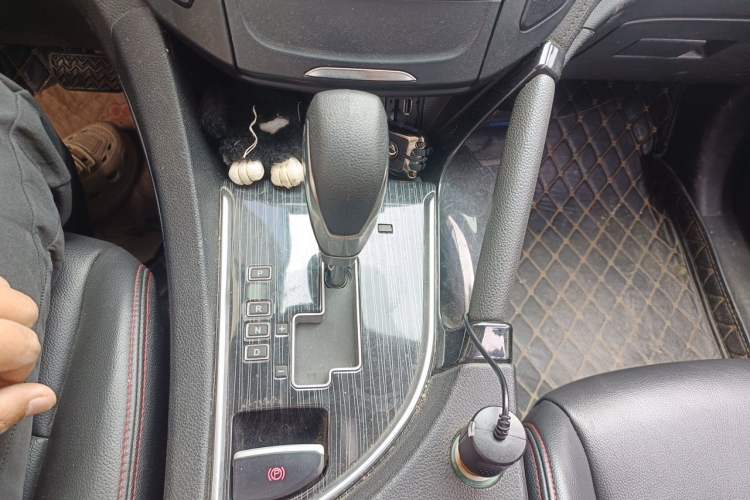 Used Dongfeng Aeolus AX7 2016 2.0L Automatic Zhiyi Trim Gear Lever