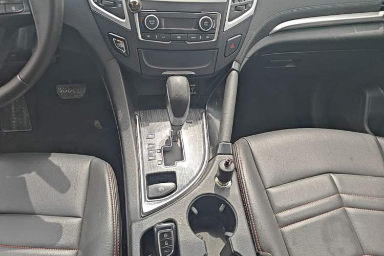 Used Dongfeng Aeolus AX7 2016 2.0L Automatic Zhiyi Trim Gear Lever