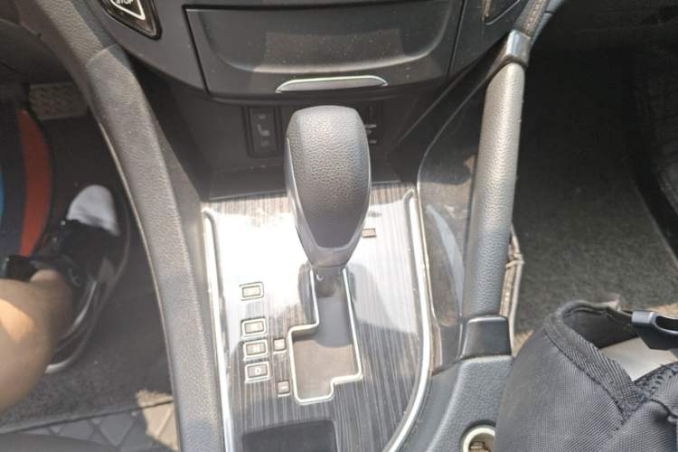 Used Dongfeng Aeolus AX7 2016 2.3L Automatic ZhiZun Version Gear Lever