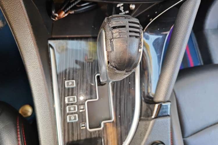 Used Dongfeng Aeolus AX7 2016 2.0L Automatic Zhiyi Trim Gear Lever