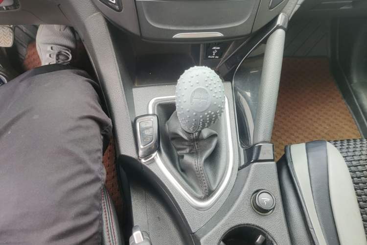 Used Dongfeng Aeolus AX7 2016 2.0L Manual Zhiyi Trim Gear Lever