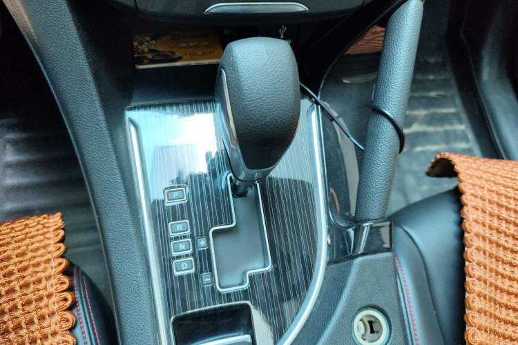 Used Dongfeng Aeolus AX7 2016 2.0L Automatic Zhiyi Trim Gear Lever