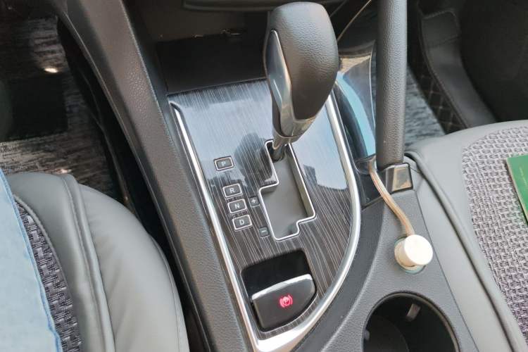 Used Dongfeng Aeolus AX7 2016 2.0L Automatic Zhiyue Trim Gear Lever