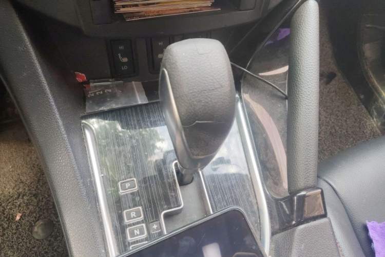 Used Dongfeng Aeolus AX7 2016 2.3L Automatic ZhiZun Version Gear Lever