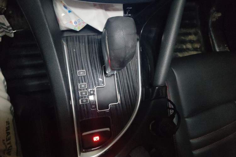 Used Dongfeng Aeolus AX7 2016 2.0L Automatic Zhiyi Trim Gear Lever