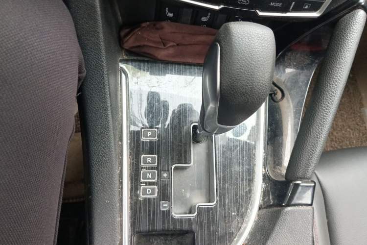Used Dongfeng Aeolus AX7 2016 2.3L Automatic ZhiZun Version Gear Lever