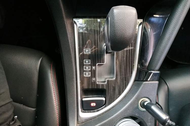 Used Dongfeng Aeolus AX7 2016 2.0L Automatic Zhiyi Trim Gear Lever