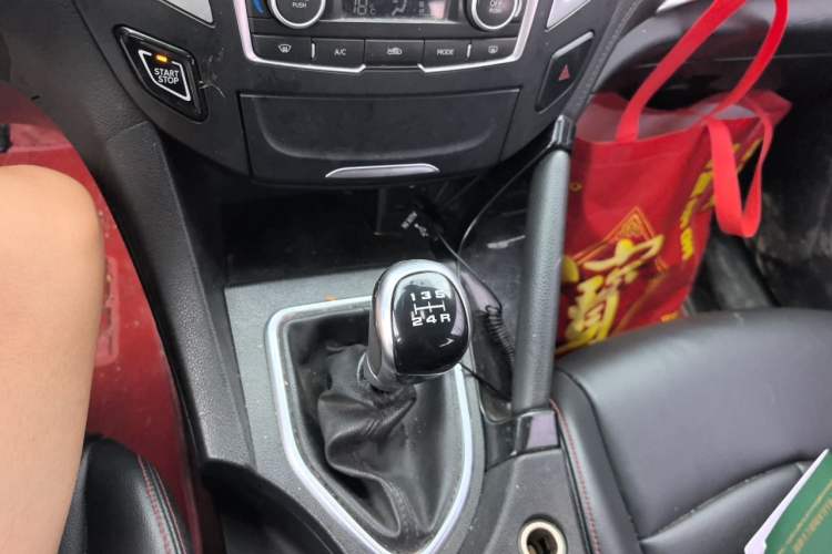 Used Dongfeng Aeolus AX7 2016 1.4T Manual Zhuyue Model Gear Lever