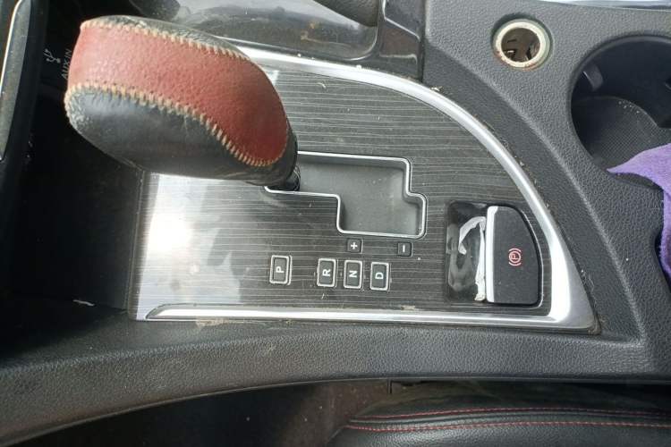 Used Dongfeng Aeolus AX7 2016 2.0L Automatic Zhiyi Trim Gear Lever