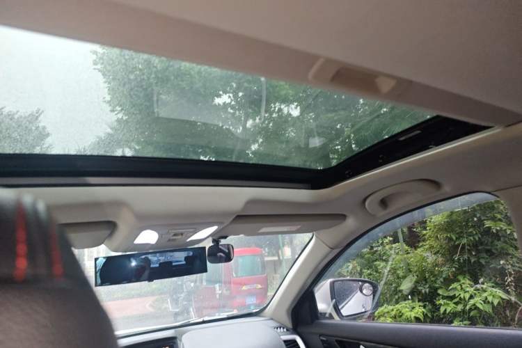 Used Dongfeng Aeolus AX7 2016 2.3L Automatic ZhiZun Version Headliner