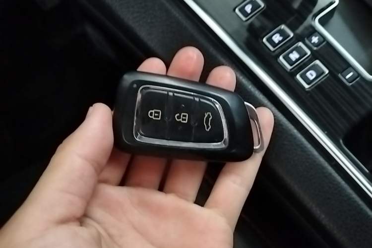 Used Dongfeng Aeolus AX7 2016 2.0L Automatic Zhiyi Trim Interior 1