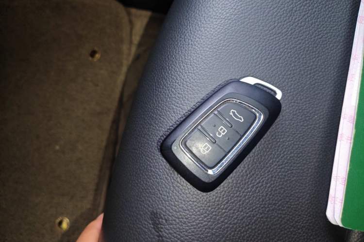 Used Dongfeng Aeolus AX7 2016 2.0L Automatic Zhiyi Trim Interior 1