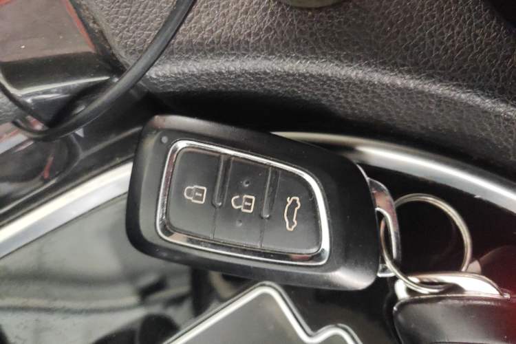 Used Dongfeng Aeolus AX7 2016 2.0L Automatic Zhiyi Trim Interior 1