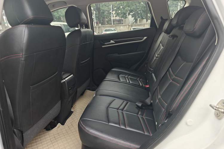 Used Dongfeng Aeolus AX7 2016 2.0L Automatic Zhiyi Trim Interior 2