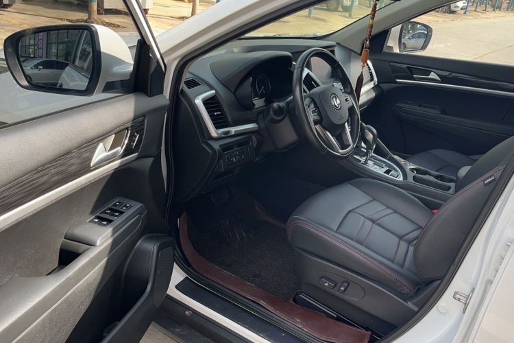 Used Dongfeng Aeolus AX7 2016 2.3L Automatic ZhiZun Version Interior 2