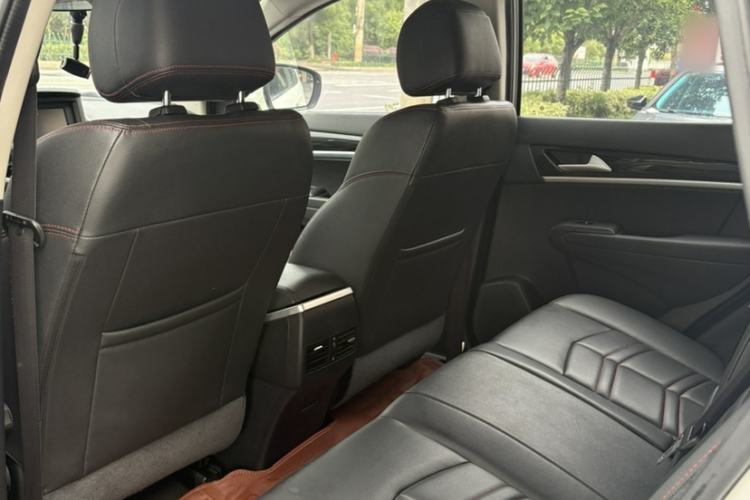 Used Dongfeng Aeolus AX7 2016 2.0L Manual Zhuyue Model Interior 3