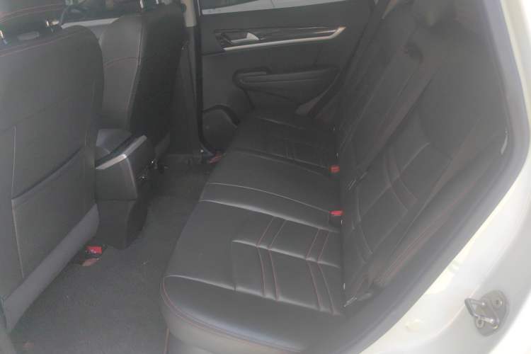 Used Dongfeng Aeolus AX7 2016 2.0L Automatic Zhiyi Trim Interior 3