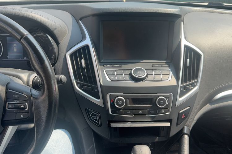 Used Dongfeng Aeolus AX7 2016 2.0L Automatic Zhiyi Trim Interior 3