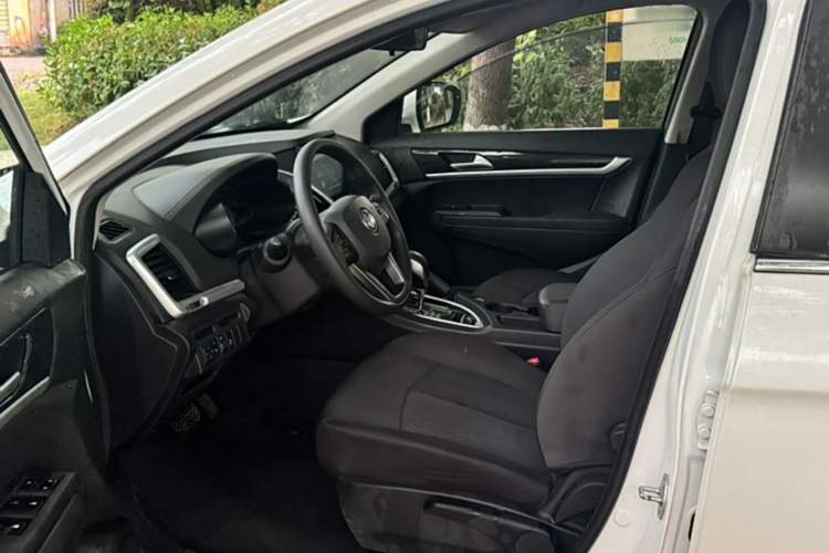 Used Dongfeng Aeolus AX7 2016 2.0L Automatic Zhiyue Trim Interior 3
