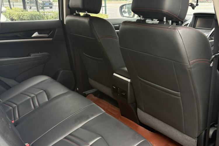 Used Dongfeng Aeolus AX7 2016 2.0L Manual Zhuyue Model Interior 5