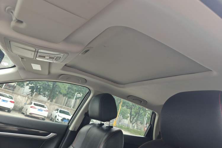Used Dongfeng Aeolus AX7 2016 2.0L Automatic Zhiyi Trim Interior 5