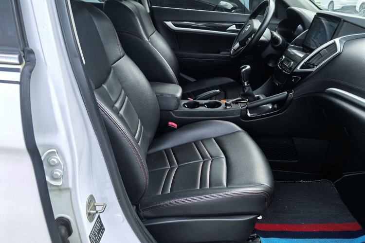 Used Dongfeng Aeolus AX7 2016 1.4T Manual Zhuyue Model Interior 7