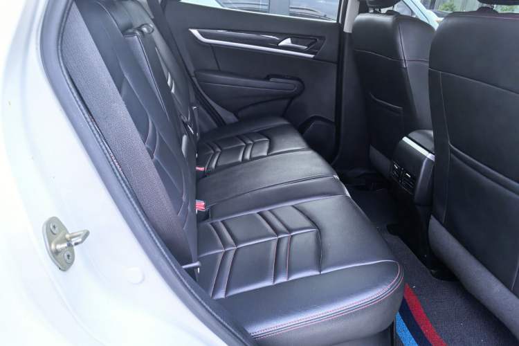 Used Dongfeng Aeolus AX7 2016 1.4T Manual Zhuyue Model Interior 8
