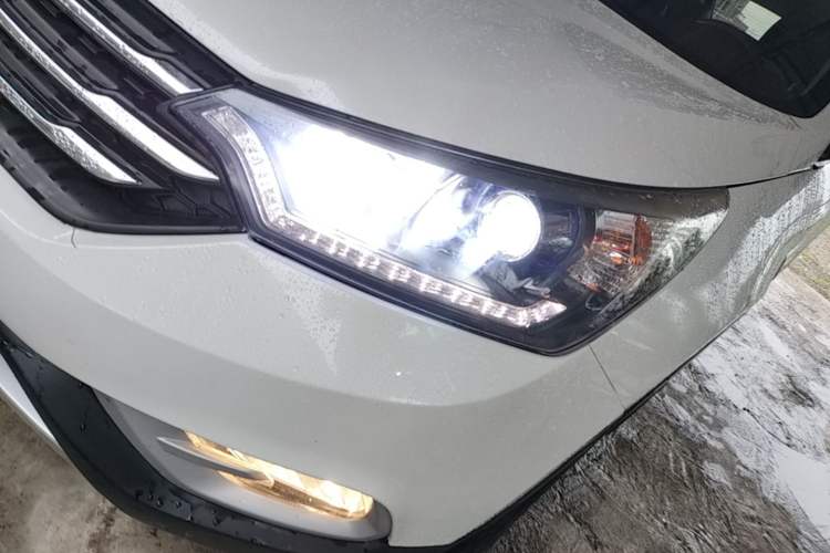 Used Dongfeng Aeolus AX7 2016 2.0L Automatic Zhiyi Trim Left Front Headlight