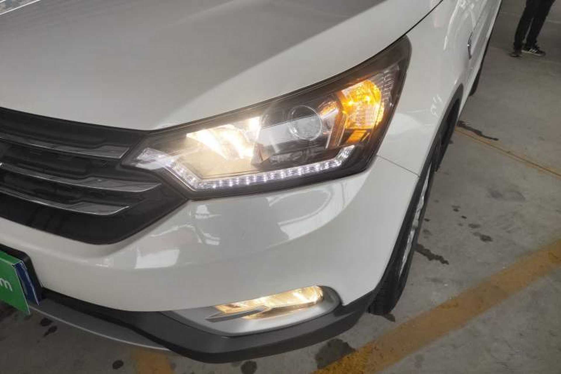 Used Dongfeng Aeolus AX7 2016 2.0L Automatic Zhiyi Trim Left Front Headlight