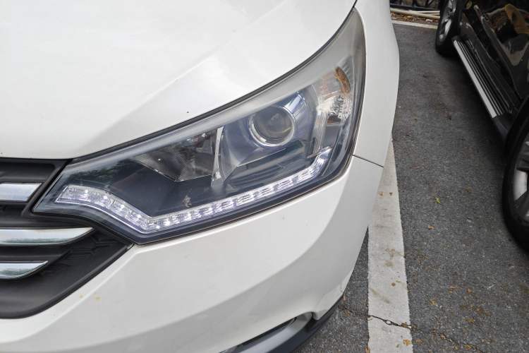 Used Dongfeng Aeolus AX7 2016 1.4T Manual Zhuyue Model Left Front Headlight