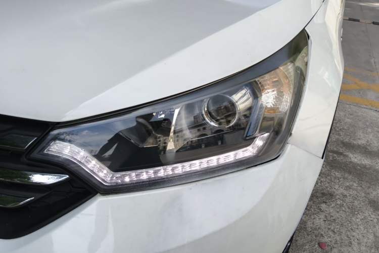 Used Dongfeng Aeolus AX7 2016 2.0L Automatic Zhiyi Trim Left Front Headlight