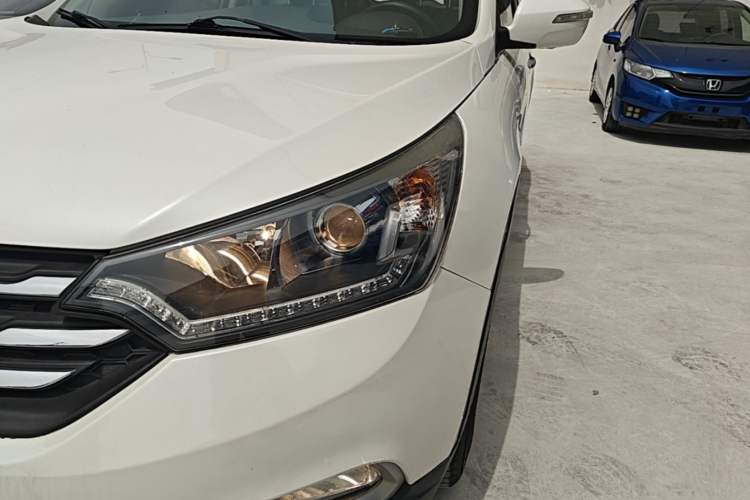 Used Dongfeng Aeolus AX7 2016 2.0L Automatic Zhiyi Trim Left Front Headlight