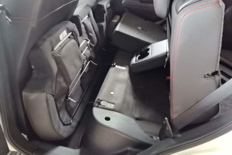 Used Dongfeng Aeolus AX7 2016 2.0L Automatic Zhiyi Trim Left Rear Seat