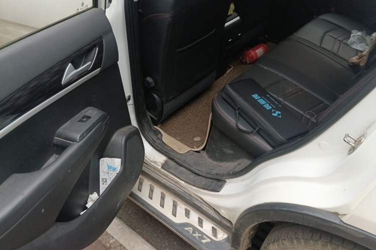 Used Dongfeng Aeolus AX7 2016 2.3L Automatic ZhiZun Version Left Rear Seat